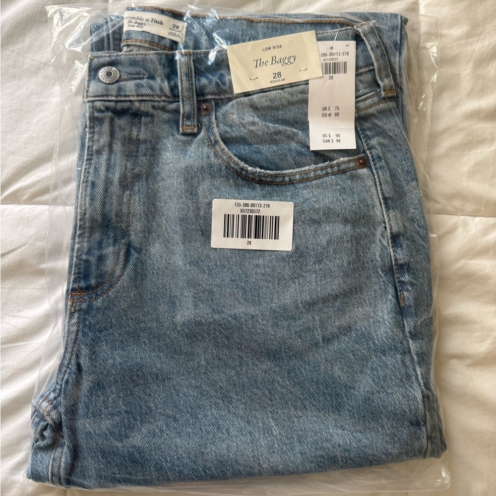 NEW! Abercrombie Low Rise Baggy Jeans- Medium with Raw Hem